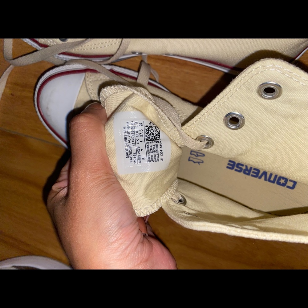 Converse All-Star Size 7 - image 3